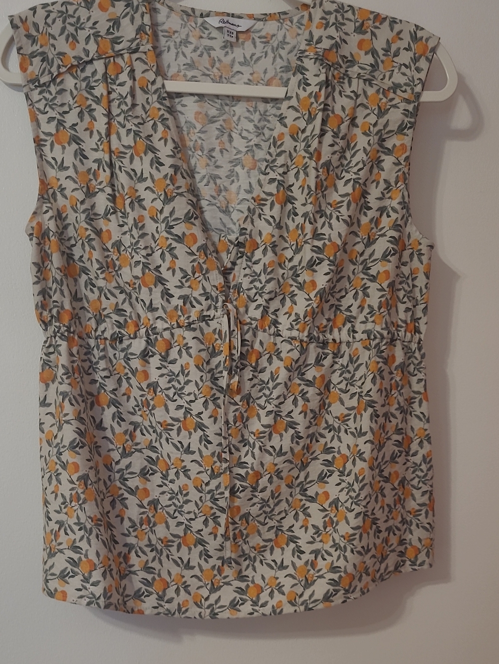 Reitmans White Lemon Print V-Neck Sleeveless Top